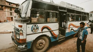 Viral Video: Angry Student Slaps Bus Conductor THRICE After Creating Issue Over Ticket Fare; Internet Takes Sides